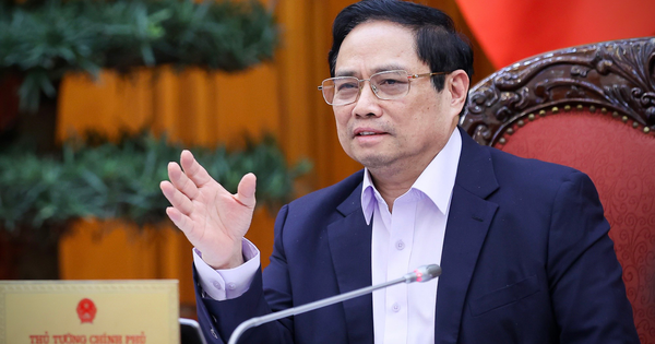Thủ tướng yêu cầu các ngân hàng bảo đảm hệ thống thanh toán và tiền mặt, đáp ứng yêu cầu tặng phần quà 100.000 đồng cho người dân kịp thời