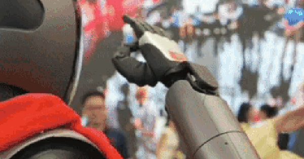Robot hình người “Made in Vietnam” của tỷ phú Phạm Nhật Vượng làm 1 việc bất ngờ tại công trình top 10 TG