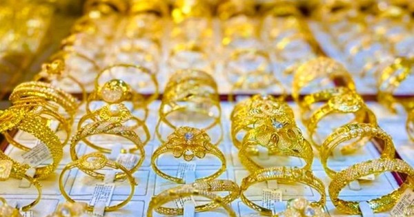 Tối 28/8: Giá vàng trong nước và thế giới đồng loạt tăng