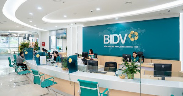 BIDV, VietinBank “chơi lớn”: Tặng thêm tiền cho khách hàng mở tài khoản mới để liên kết với VNeID