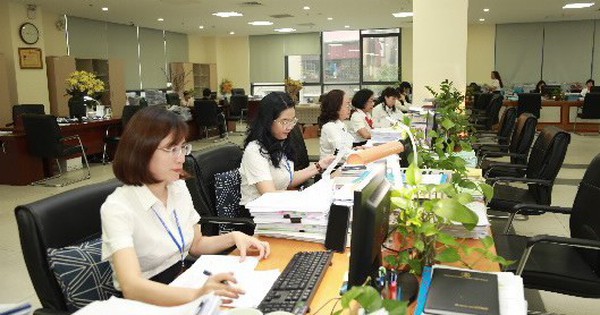 Kho bạc làm việc xuyên lễ, phối hợp chi trả 100.000 đồng quà Quốc khánh