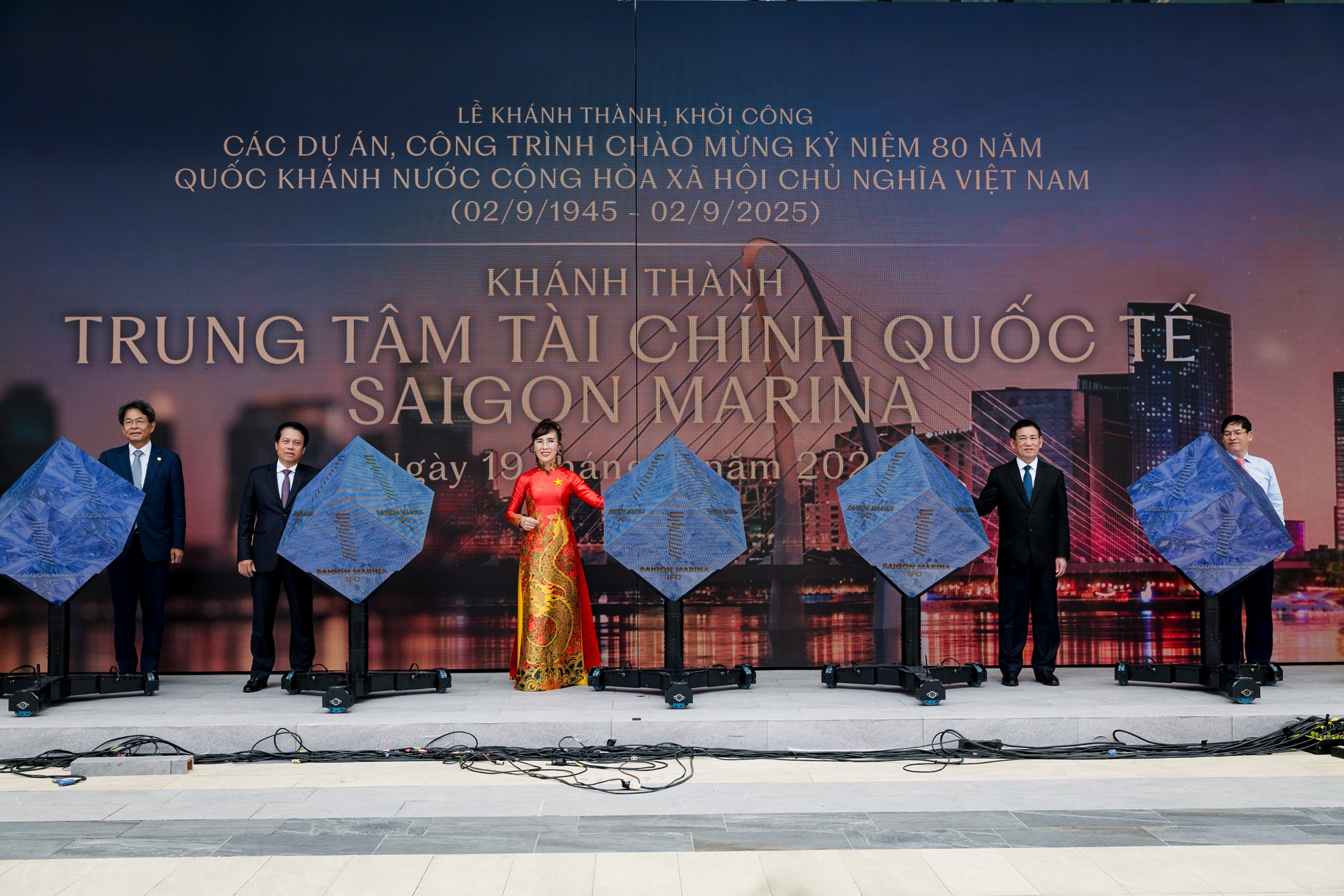 Bên trong biểu tượng tài chính 55 tầng Saigon Marina IFC, một trong những tòa nhà cao nhất Việt Nam - Ảnh 2