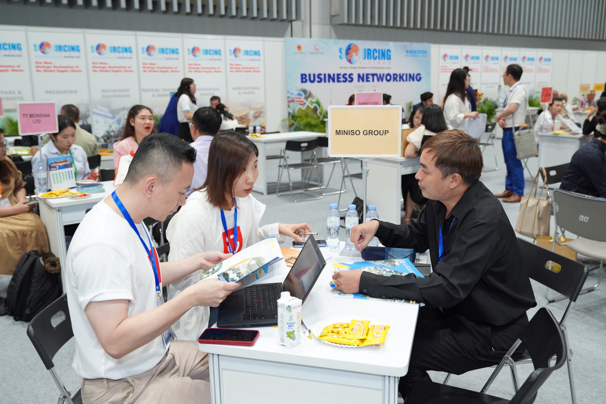 Tin vui: 300 đoàn thu mua từ 60 quốc gia sẽ đến Việt Nam, hơn 3.000 cuộc B2B đã hẹn trước, "ông lớn" H&M cử đại diện cấp cao góp mặt - Ảnh 1