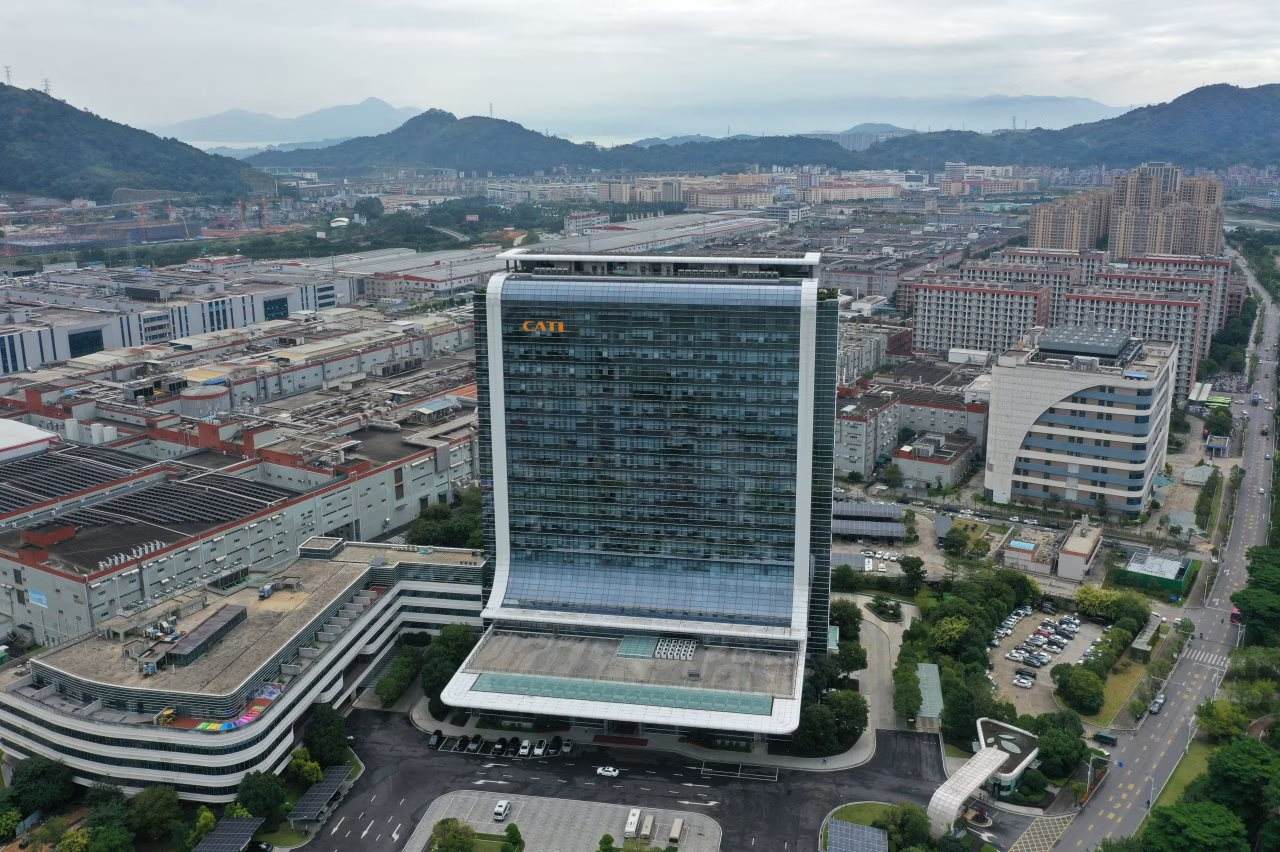 Cứ 3 xe điện thì có 1 xe dùng pin của vị tỷ phú này: Nhà sáng lập bí ẩn của hãng ắc quy lớn nhất thế giới, sống tối giản, rút kinh nghiệm từ Jack Ma - Ảnh 2