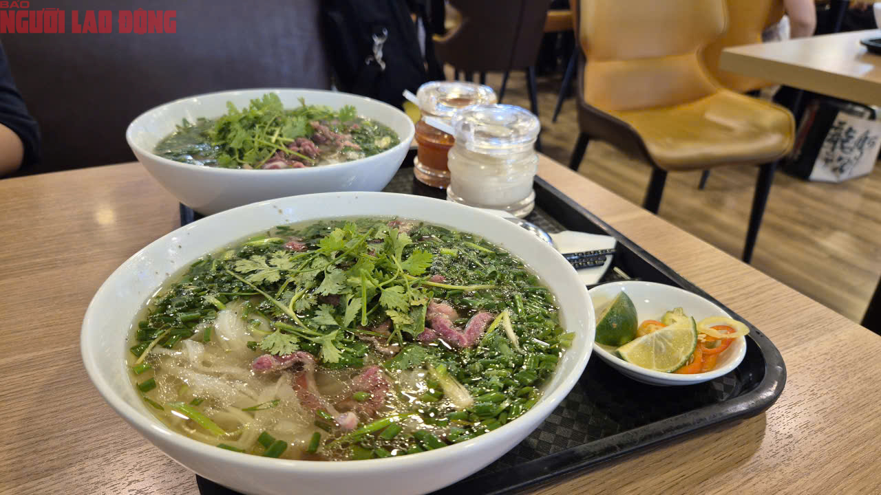 Giá đồ ăn sân bay có thực sự "trên trời"? Chuyên gia ẩm thực tiết lộ điều bất ngờ - Ảnh 2