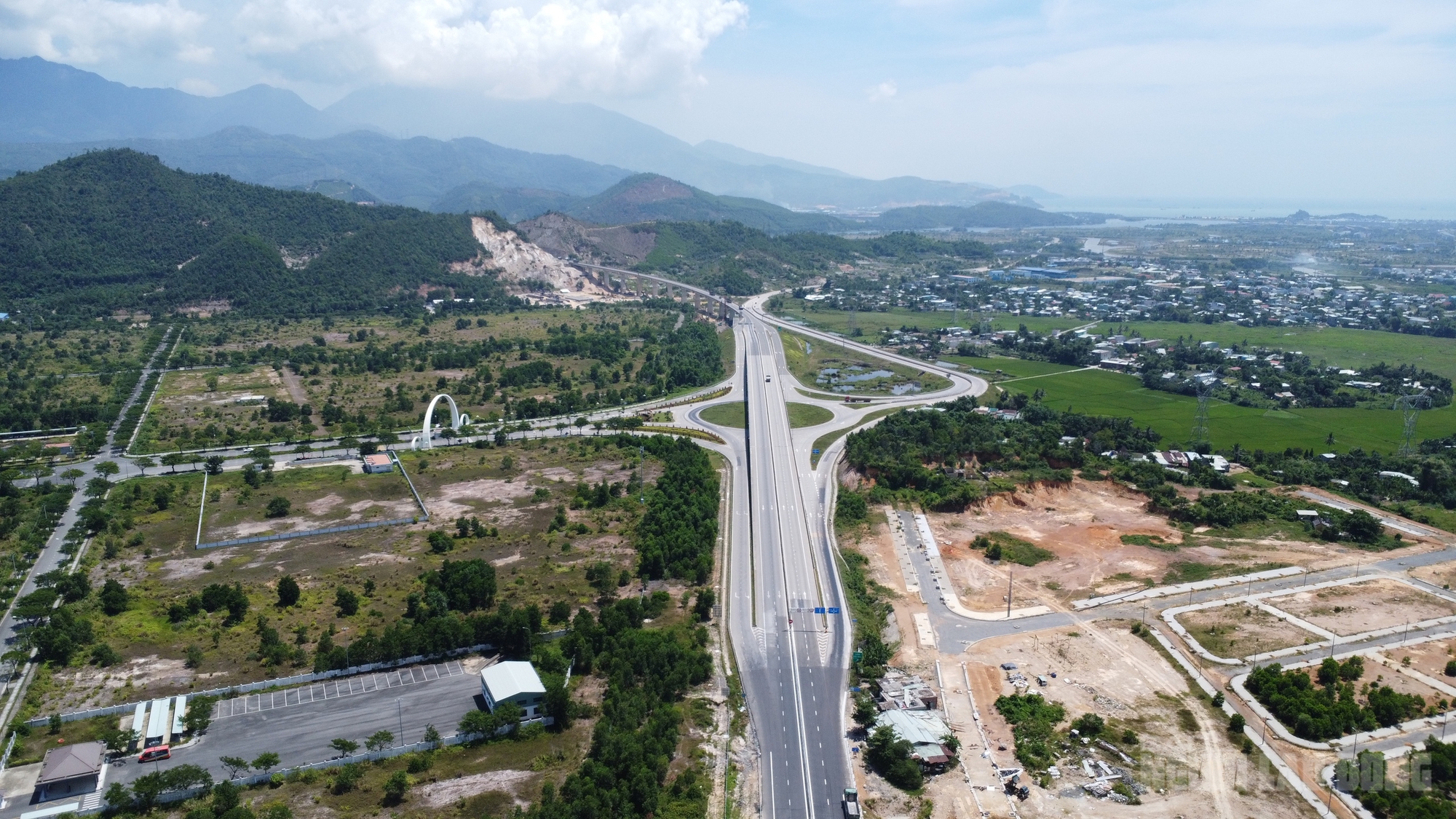 Cận cảnh cao tốc Hoà Liên - Tuý Loan trước ngày thông xe theo chỉ đạo của Thủ tướng Chính phủ - Ảnh 10