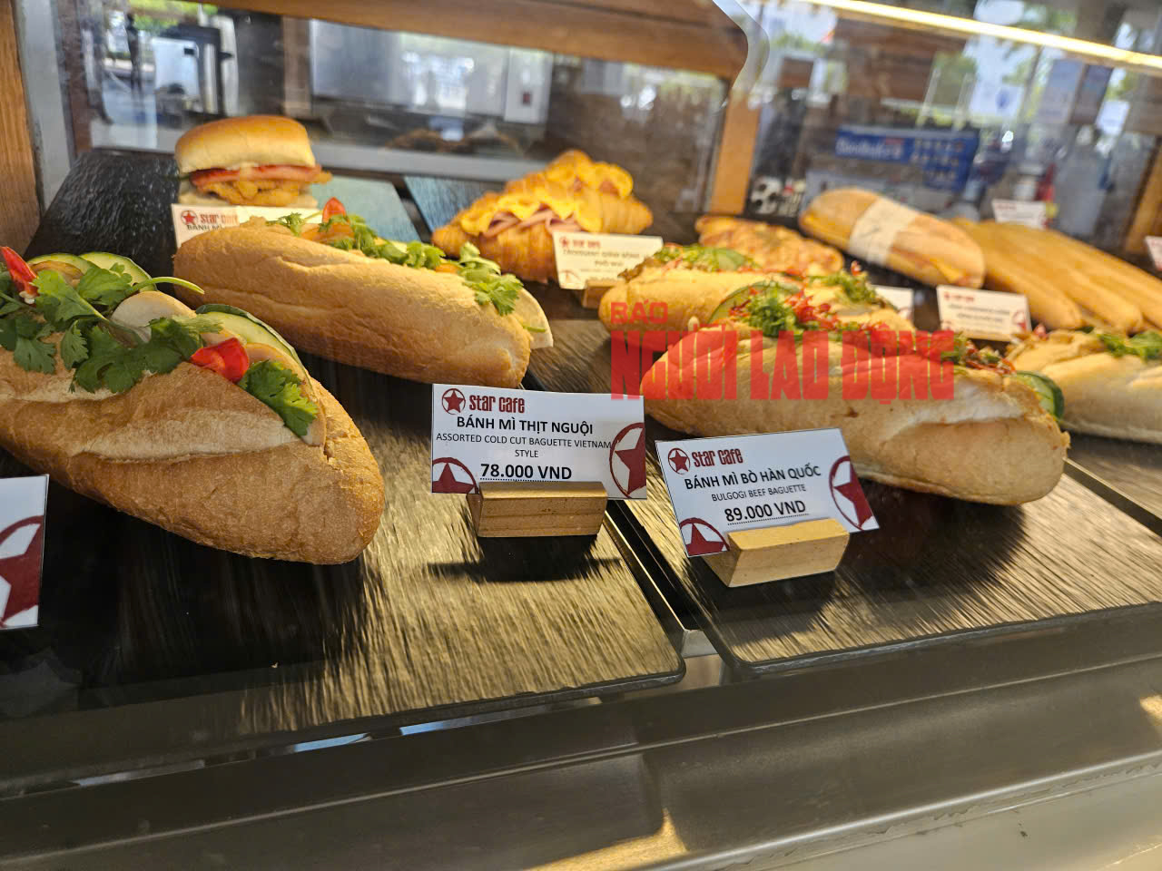 Chủ đầu tư sân bay Tân Sơn Nhất nói gì về giá phở, mì gói cao gấp nhiều lần bên ngoài? - Ảnh 1