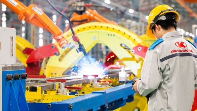 Bắt tay "ông lớn" LG xây nhà máy pin 1.200 tỷ ở Huế: Kim Long Motor có tiềm lực thế nào? - Ảnh 4