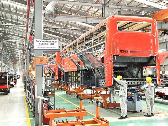 Bắt tay "ông lớn" LG xây nhà máy pin 1.200 tỷ ở Huế: Kim Long Motor có tiềm lực thế nào? - Ảnh 5