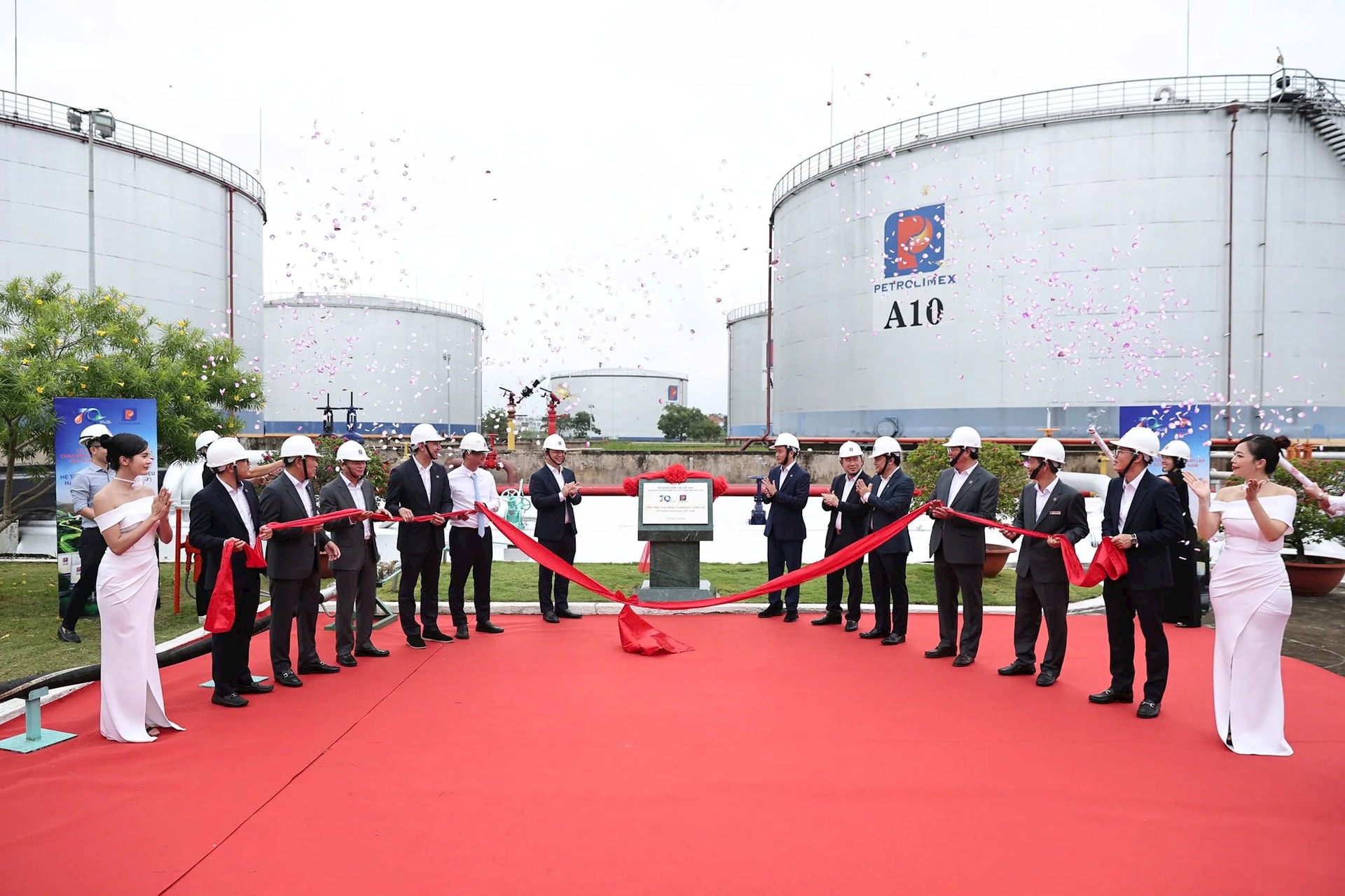 Hãng hàng không của tỷ phú Nguyễn Thị Phương Thảo sẽ sử dụng lô nhiên liệu hàng không bền vững đầu tiên tại Việt Nam, do Petrolimex pha trộn - Ảnh 1