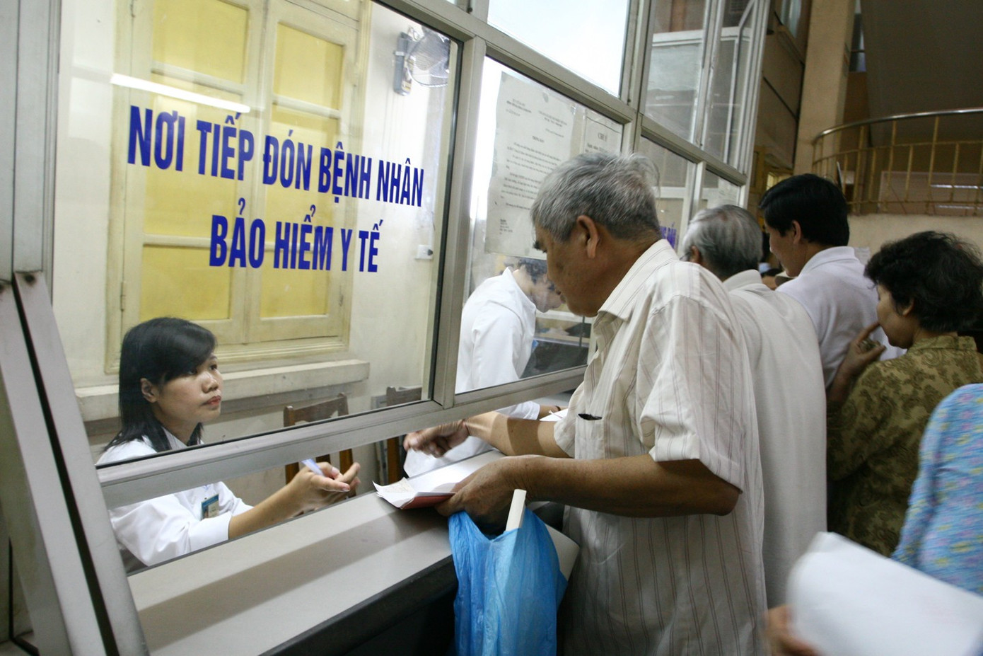 Bảo hiểm y tế áp dụng nhiều quy định mới từ 15/8 - Ảnh 1