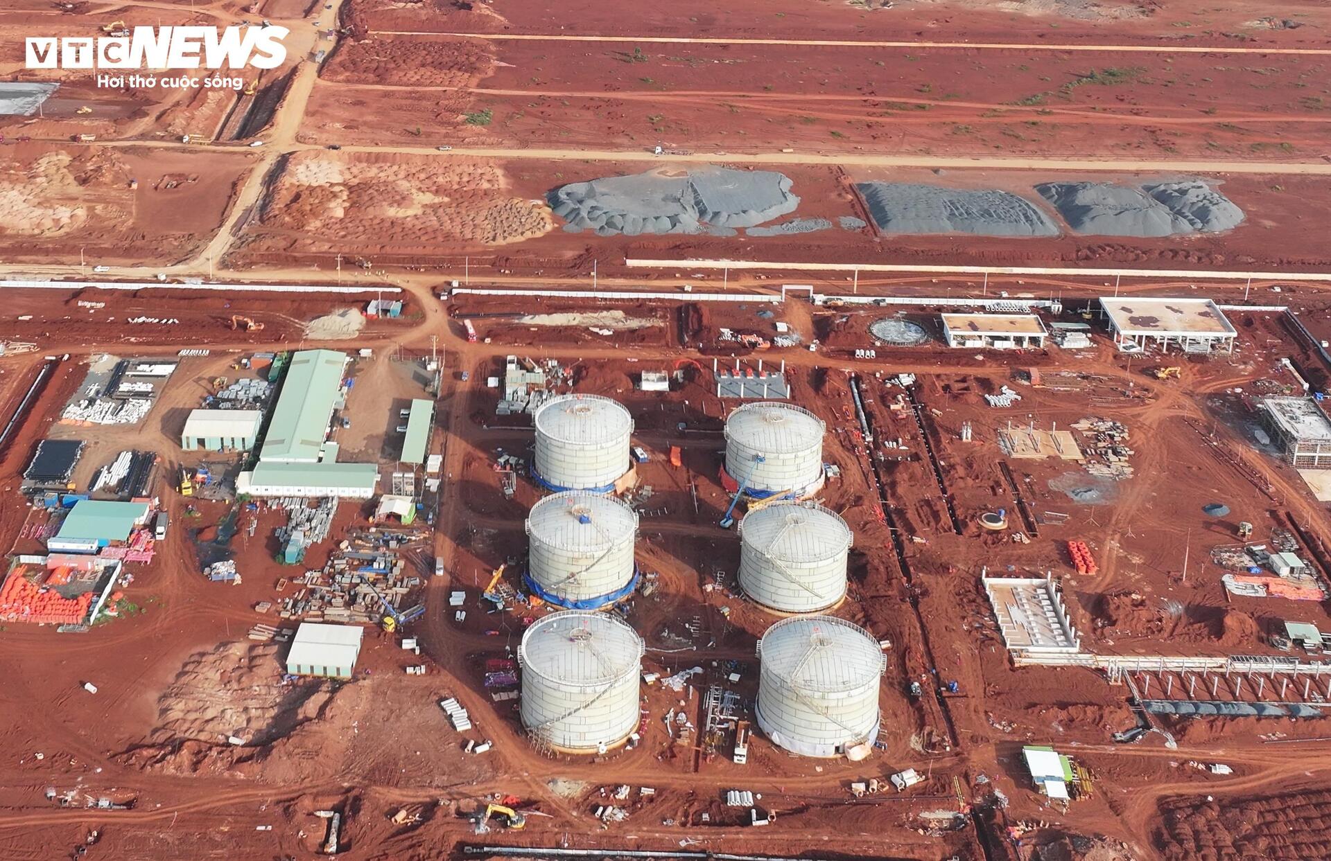 Cận cảnh bồn chứa nhiên liệu sân bay Long Thành tăng tốc về đích - Ảnh 2