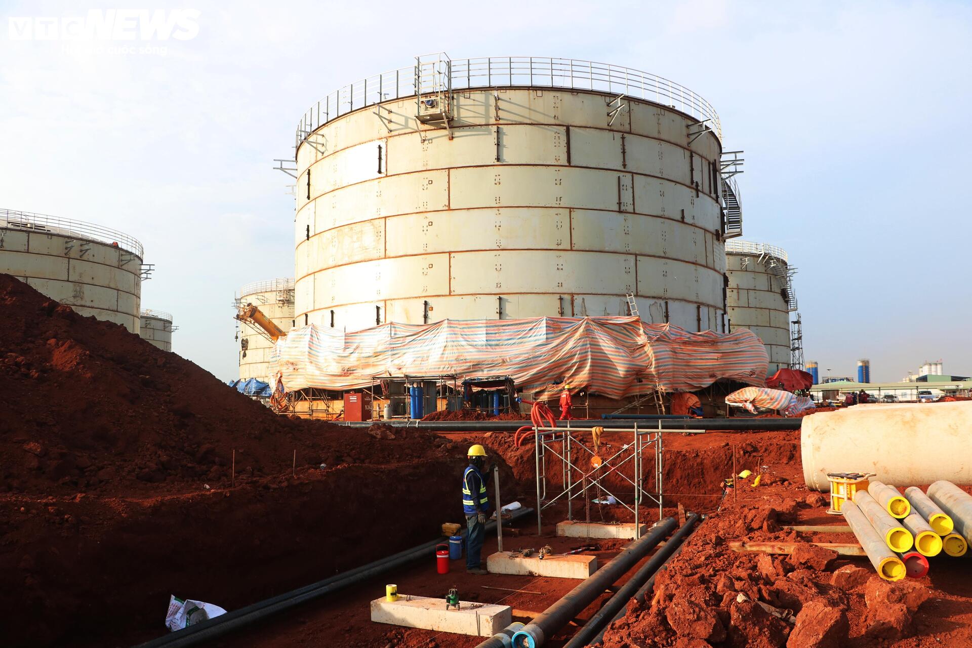 Cận cảnh bồn chứa nhiên liệu sân bay Long Thành tăng tốc về đích - Ảnh 7