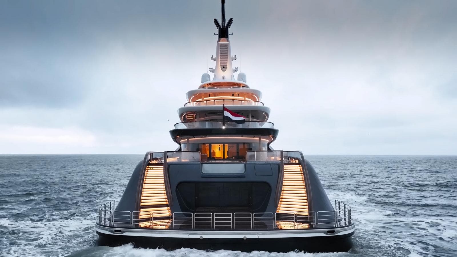 Lần đầu tiên được trang bị công nghệ này - siêu du thuyền 645 triệu USD của Bill Gates có thể chạy 1 tuần không tốn một giọt dầu diesel, được gọi là 'cột mốc mới của ngành hàng hải' - Ảnh 4