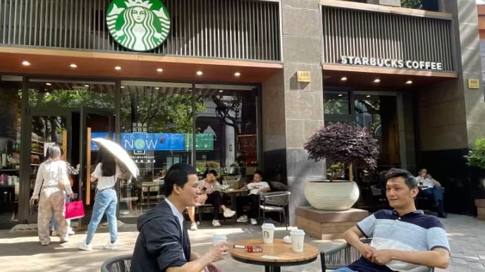 Starbucks tìm kiếm đối tác Trung Quốc, chấp nhận bán cổ phần: Cuộc đại tu lớn chưa từng có! - Ảnh 1
