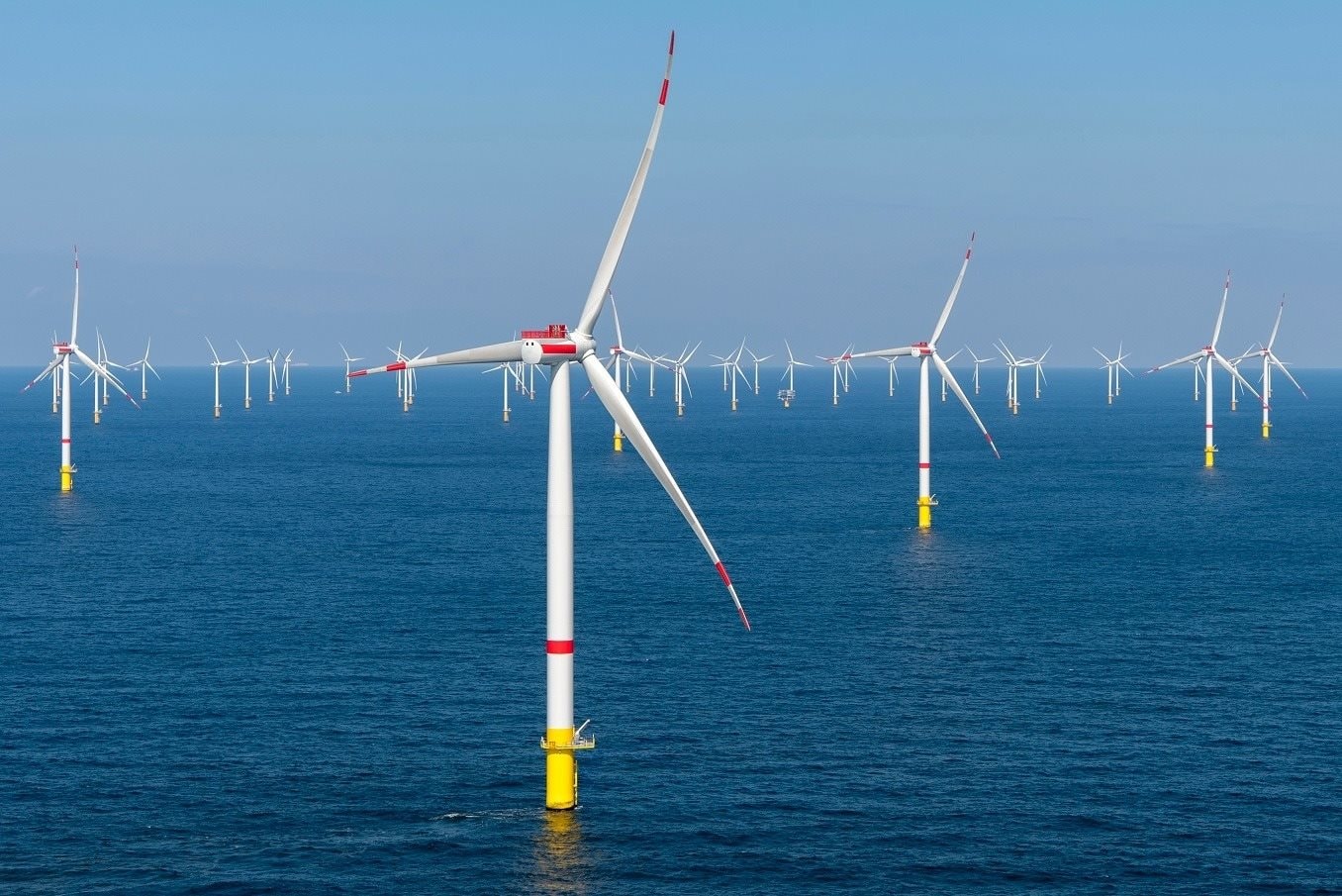 Một DN thuộc Bộ Quốc phòng muốn làm 14 dự án điện gió ngoài khơi tổng vốn gần 1 triệu tỷ đồng trải dài từ Bắc vào Nam - Ảnh 1