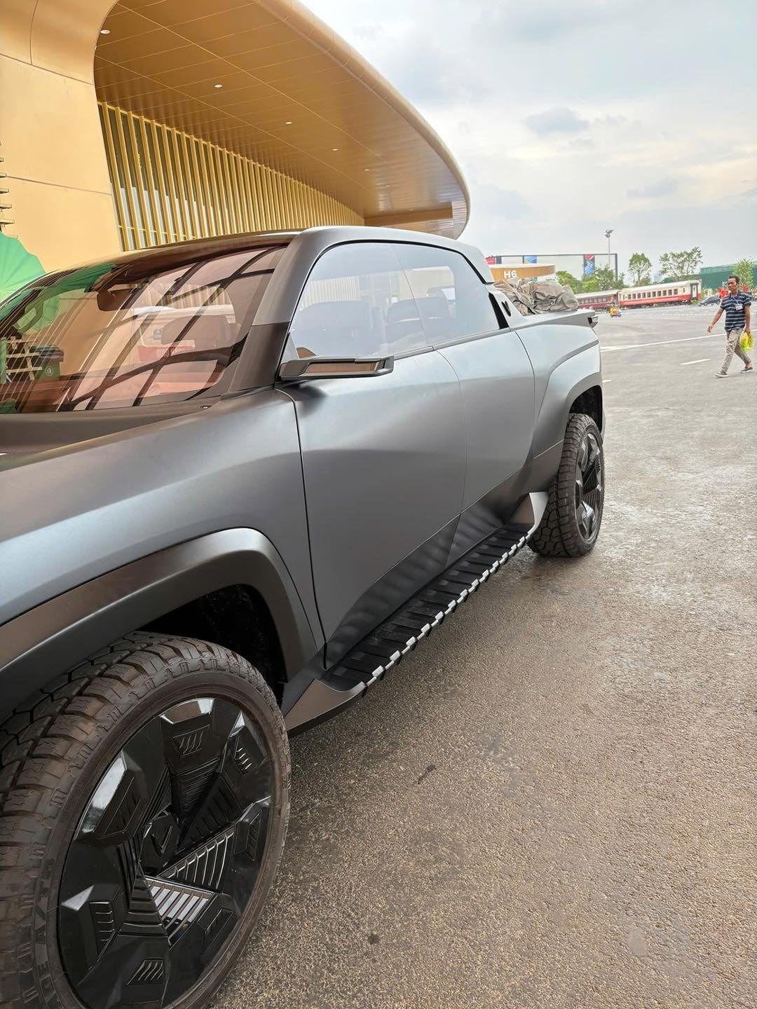 Bán tải điện VinFast VF Wild bất ngờ tái xuất: Một điểm khác hoàn toàn chiếc xe từng được trưng bày - Ảnh 3