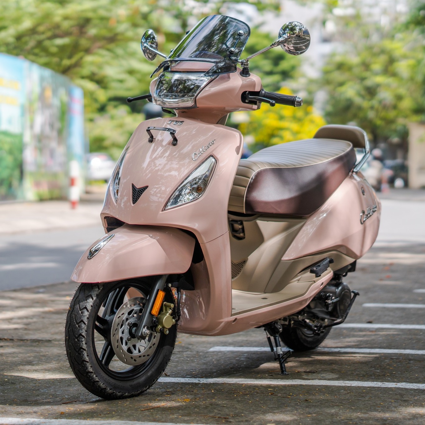 Ở Việt Nam có xe tay ga đang giảm giá mạnh, trang bị không thua kém đối thủ Vision mà rẻ hơn 10 triệu - Ảnh 1