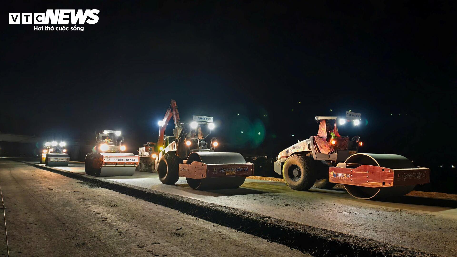 Xuyên đêm thi công cao tốc hơn 20.400 tỷ đồng nối Quảng Ngãi - Gia Lai - Ảnh 6