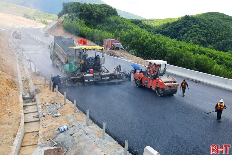 Từ ngày mai, một công trình hơn 12.000 tỷ đồng "xuyên núi" có 33 cây cầu của Việt Nam sẽ thông tuyến - Ảnh 4