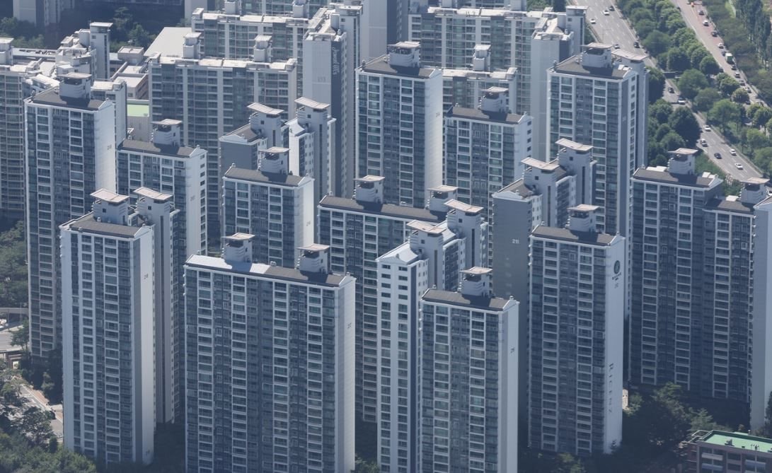 Hơn 100.000 căn nhà nằm trong tay người ngoại quốc khiến giá BĐS vượt sức chịu đựng, người dân chỉ có thể đi thuê: Siêu cường châu Á ra lệnh khẩn! - Ảnh 1