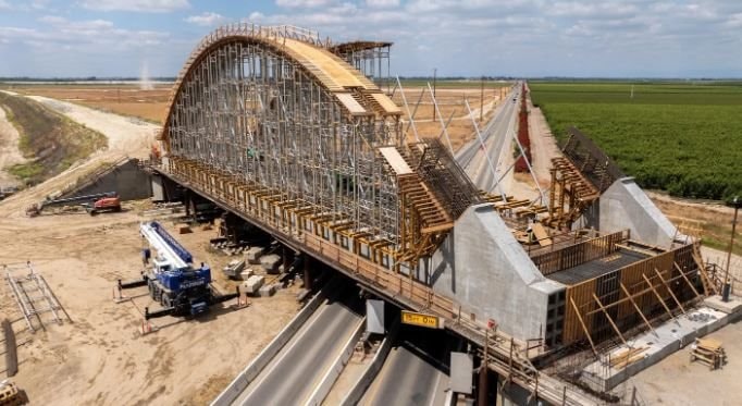 AI - Lối thoát cho giấc mơ đường sắt cao tốc Mỹ: Làm trung tâm dữ liệu để bù đắp hơn 100 tỷ USD, 17 năm vô ích sắp kết thúc - Ảnh 2