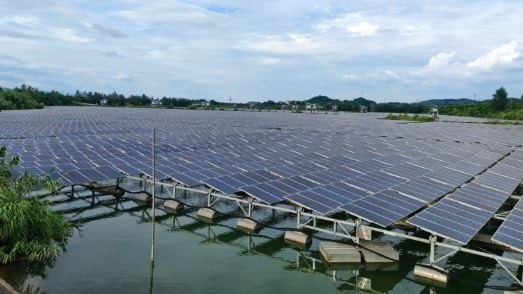 Trung Quốc 'phá sản' giấc mơ pin mặt trời: Hàng loạt 'lão làng' báo lỗ, phải cắt giảm 80.000 nhân sự, giá rẻ mạt đến mức không thể chịu đựng - Ảnh 2