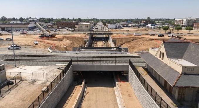 AI - Lối thoát cho giấc mơ đường sắt cao tốc Mỹ: Làm trung tâm dữ liệu để bù đắp hơn 100 tỷ USD, 17 năm vô ích sắp kết thúc - Ảnh 1