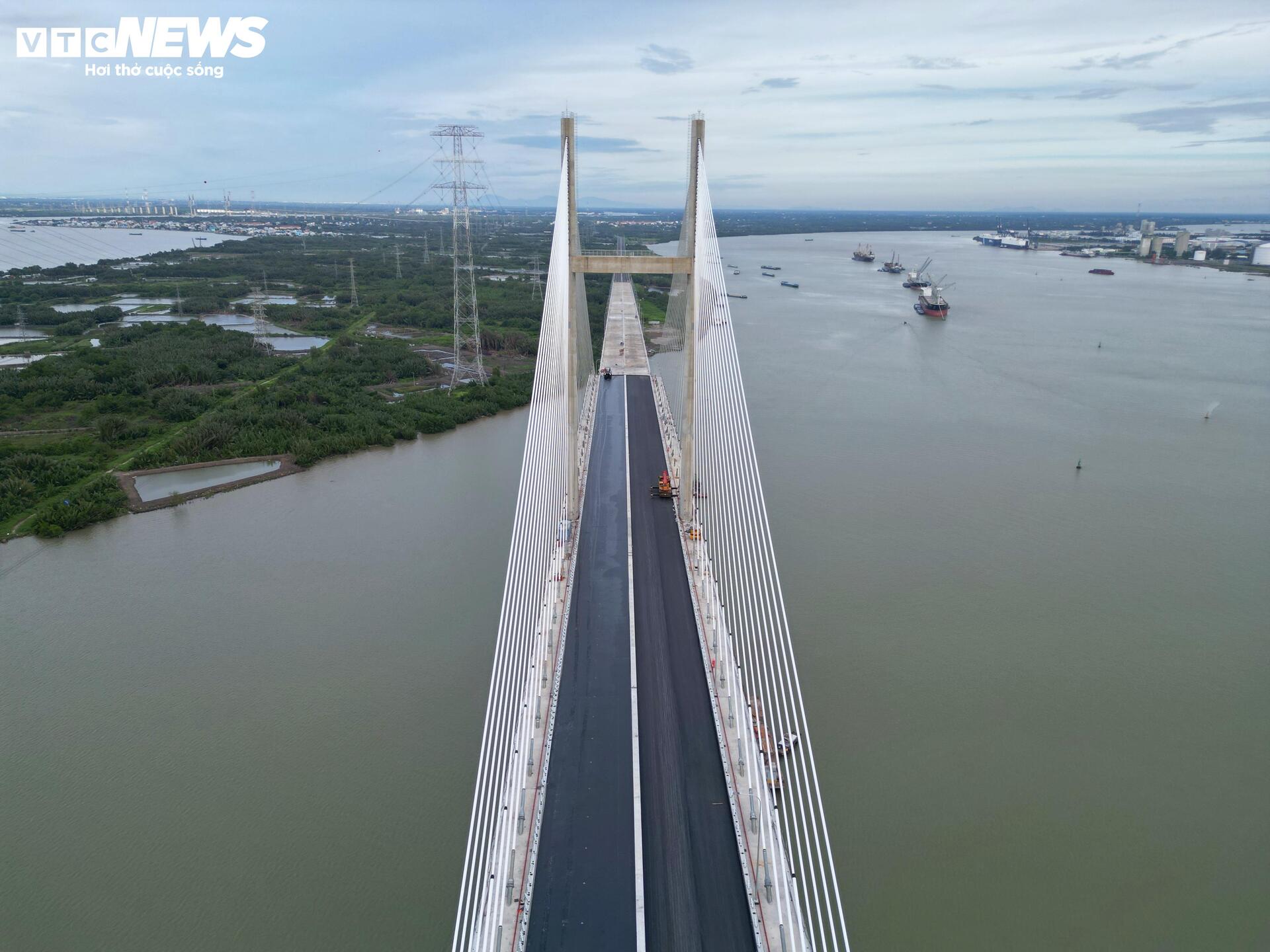 Diện mạo cầu dây văng tĩnh không cao nhất Việt Nam trước ngày về đích - Ảnh 4