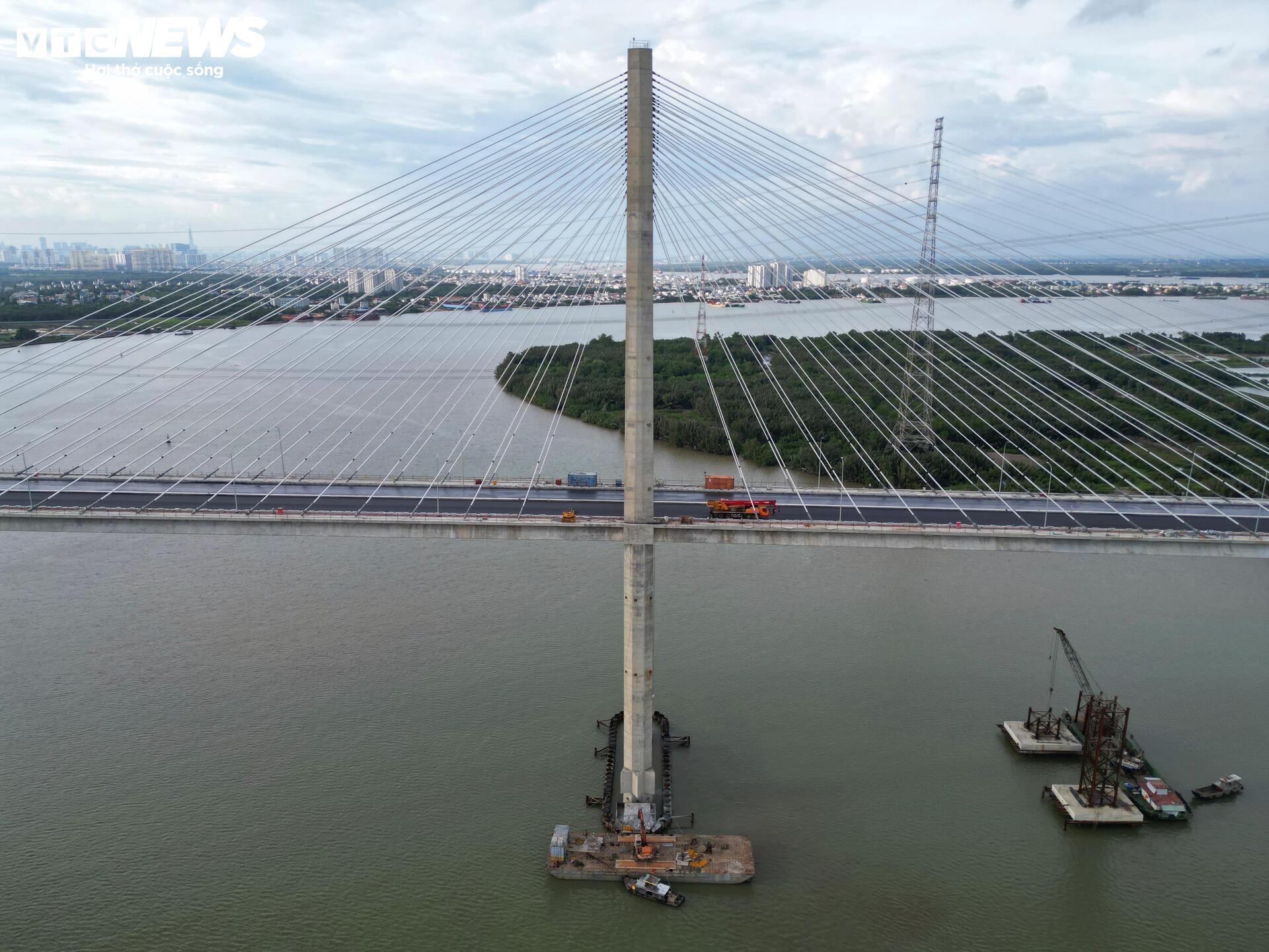 Diện mạo cầu dây văng tĩnh không cao nhất Việt Nam trước ngày về đích - Ảnh 7