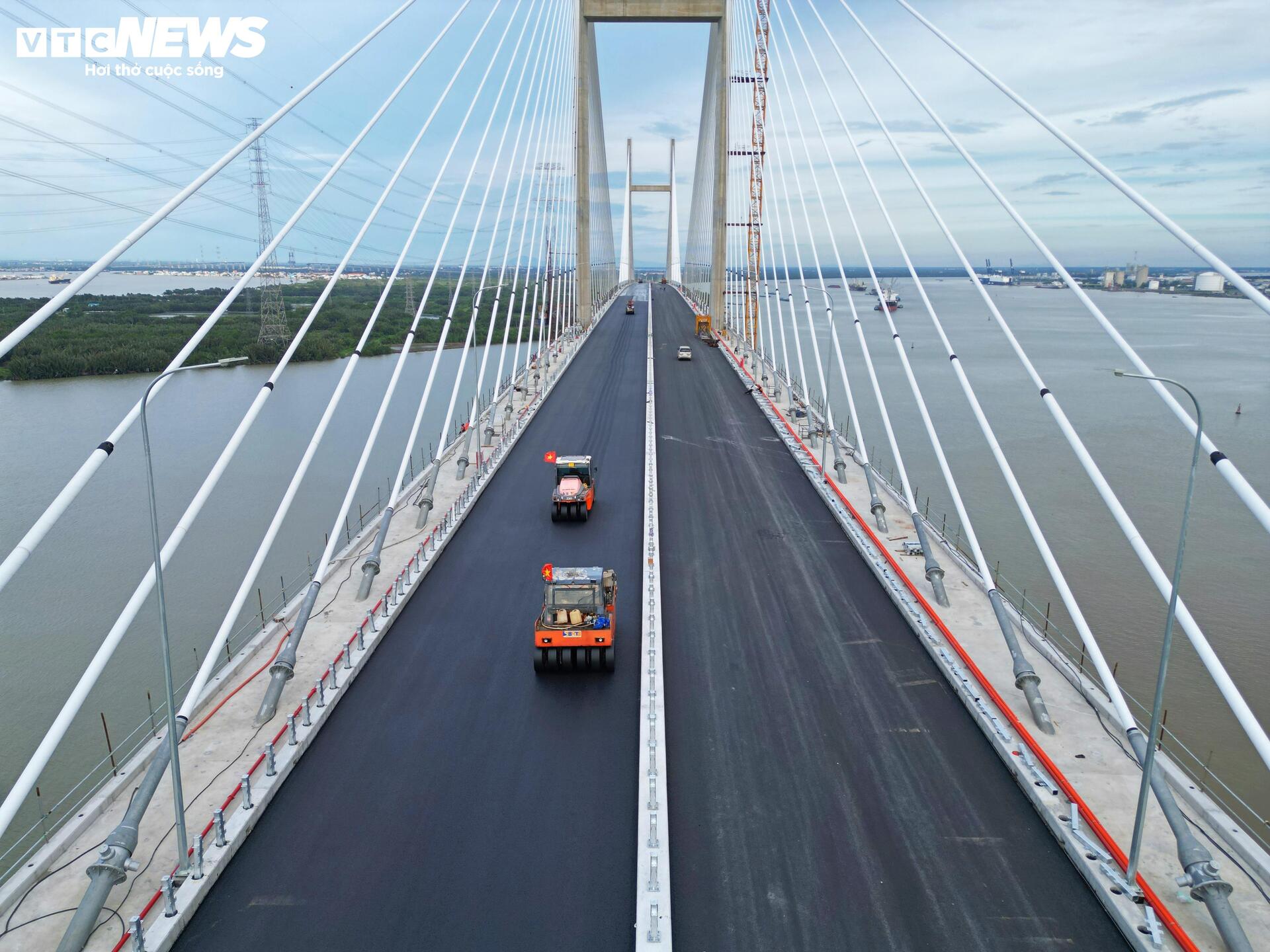 Diện mạo cầu dây văng tĩnh không cao nhất Việt Nam trước ngày về đích - Ảnh 8