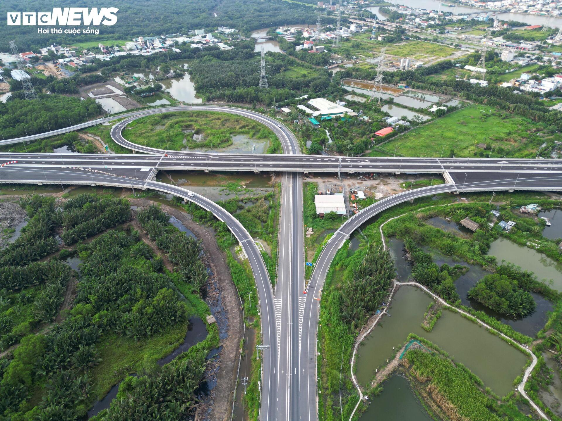 Diện mạo cầu dây văng tĩnh không cao nhất Việt Nam trước ngày về đích - Ảnh 10