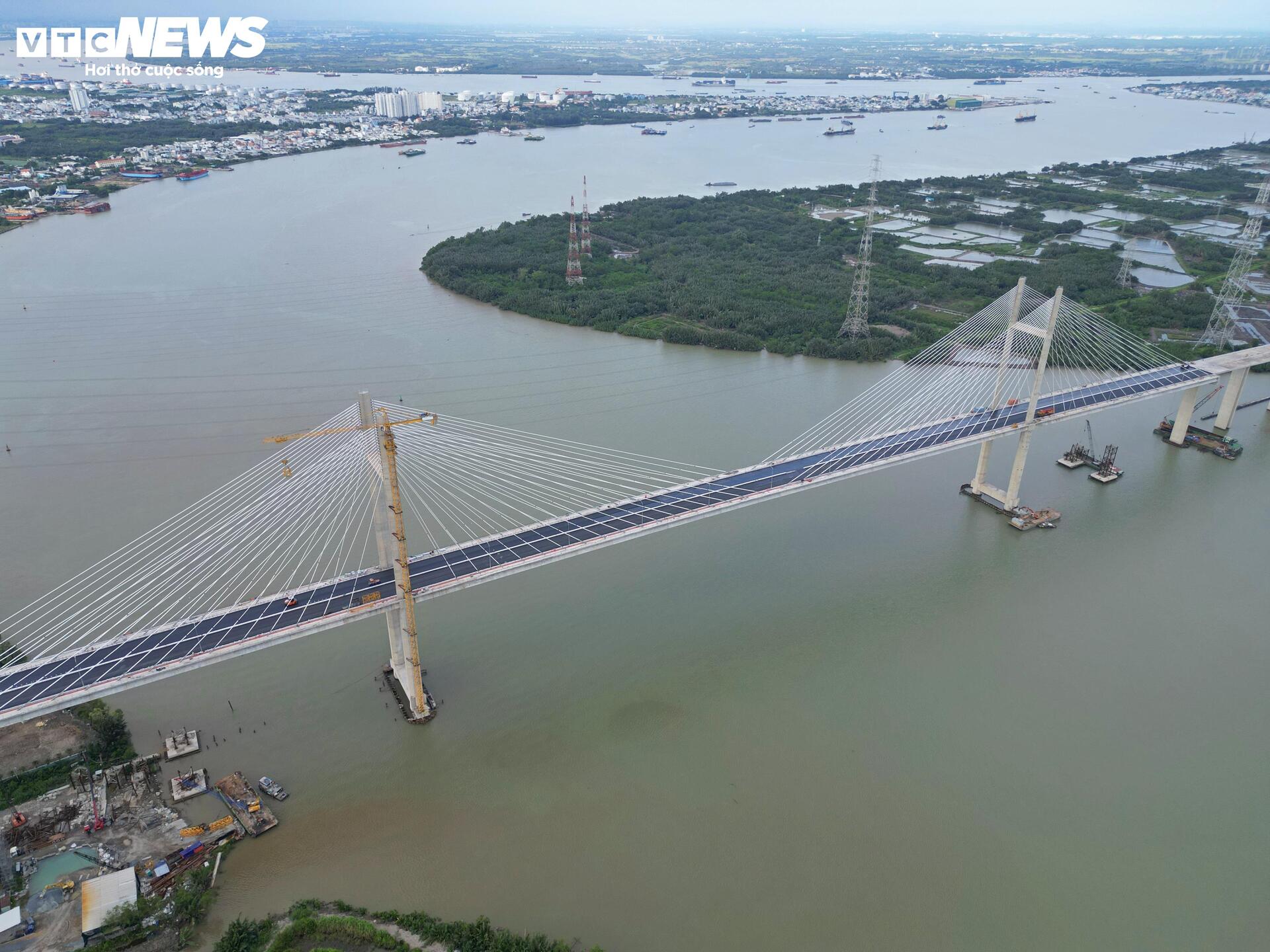Diện mạo cầu dây văng tĩnh không cao nhất Việt Nam trước ngày về đích - Ảnh 1