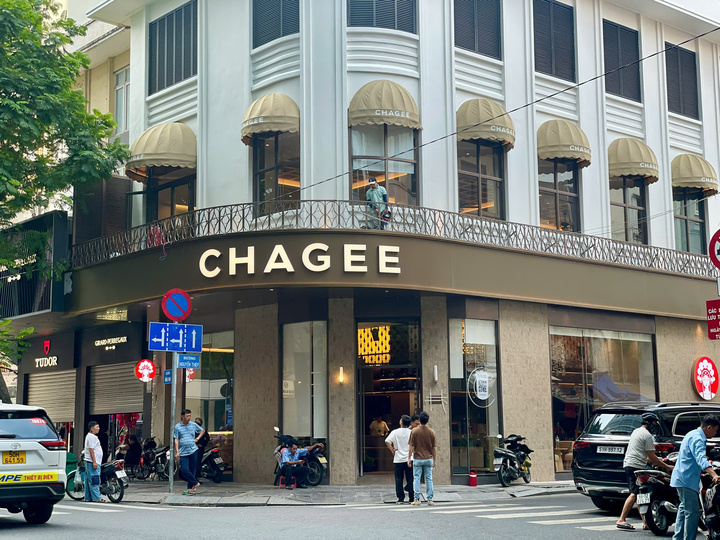 2 kiểu ‘quay xe’ của McDonald’s và Chagee trên đất vàng TP.HCM - Ảnh 2