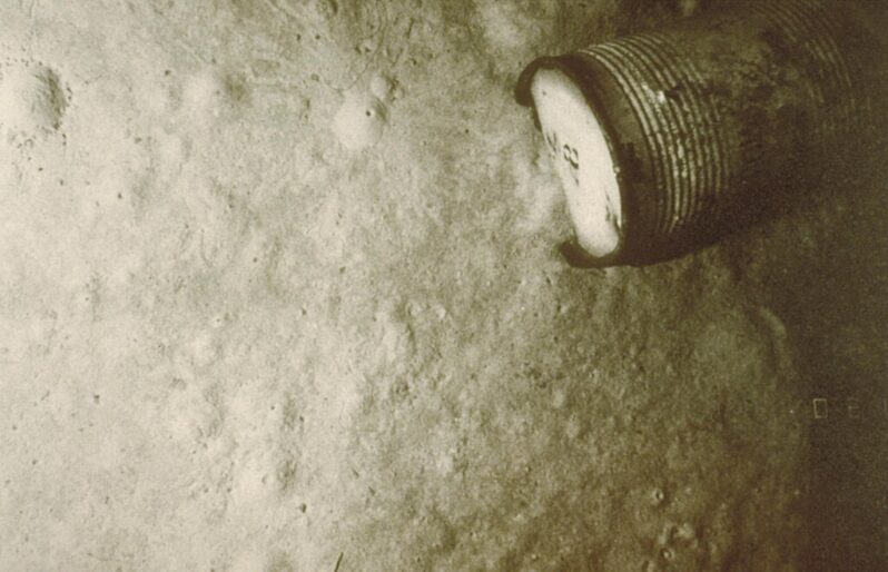 Đưa robot xuống 4.000m dưới đáy biển, phát hiện hơn 3.000 "thứ rất đáng sợ" - Ảnh 1