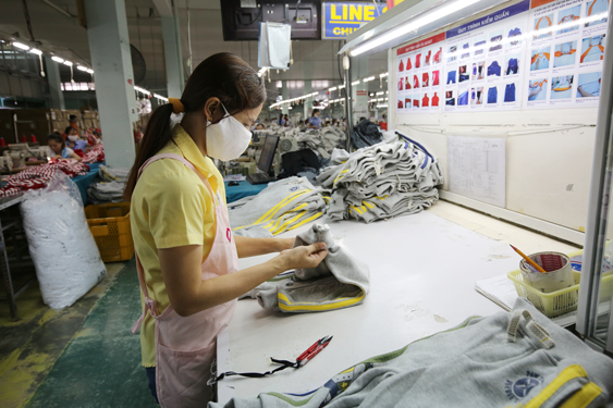 Dệt may, da giày tăng tốc khai thác "mỏ vàng sân nhà" - Ảnh 1