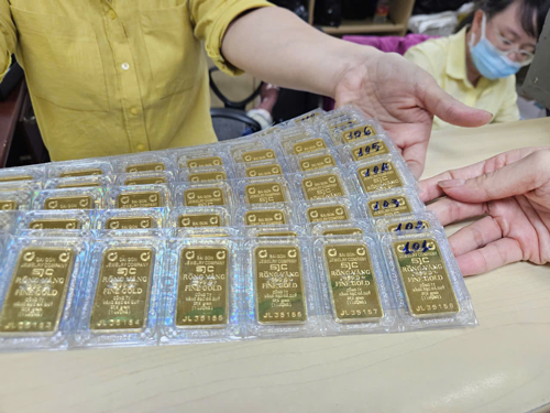 Lời cảnh báo khi mua bán vàng miếng SJC ở "chợ đen" - Ảnh 1
