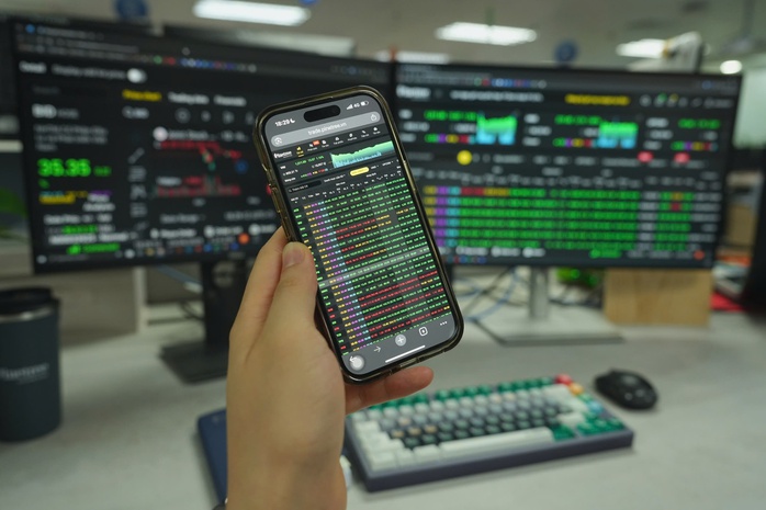 VN-Index giảm sâu, khối ngoại xả hàng, nhà đầu tư nhỏ nên làm gì lúc này? - Ảnh 1