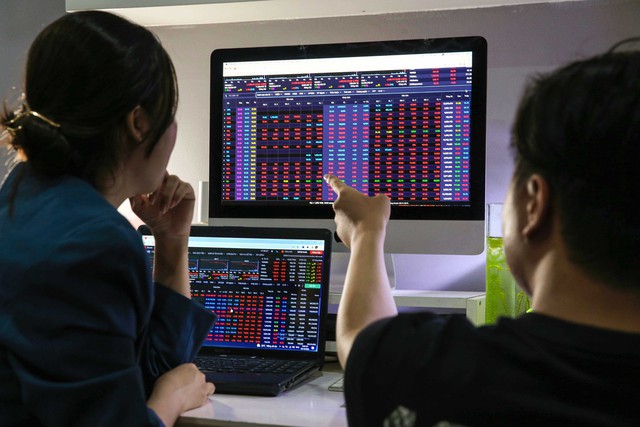 Dự báo mới nhất về thị trường chứng khoán sau phiên lao dốc 42,53 điểm - Ảnh 2