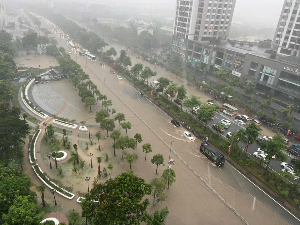 Khu nhà giàu Ciputra được ví như "làng chài" bởi hễ mưa lớn là ngập trong "biển nước" nhưng giá biệt thự trăm tỷ/căn - Ảnh 1
