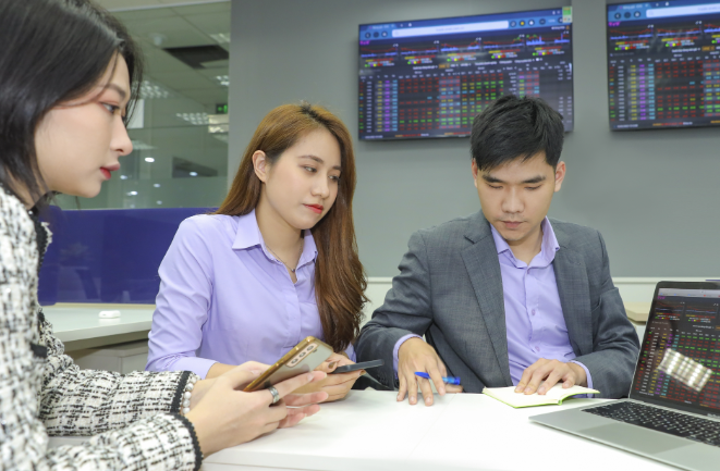 Chờ đợi gì sau những ngày chứng khoán biến động dữ dội? - Ảnh 1