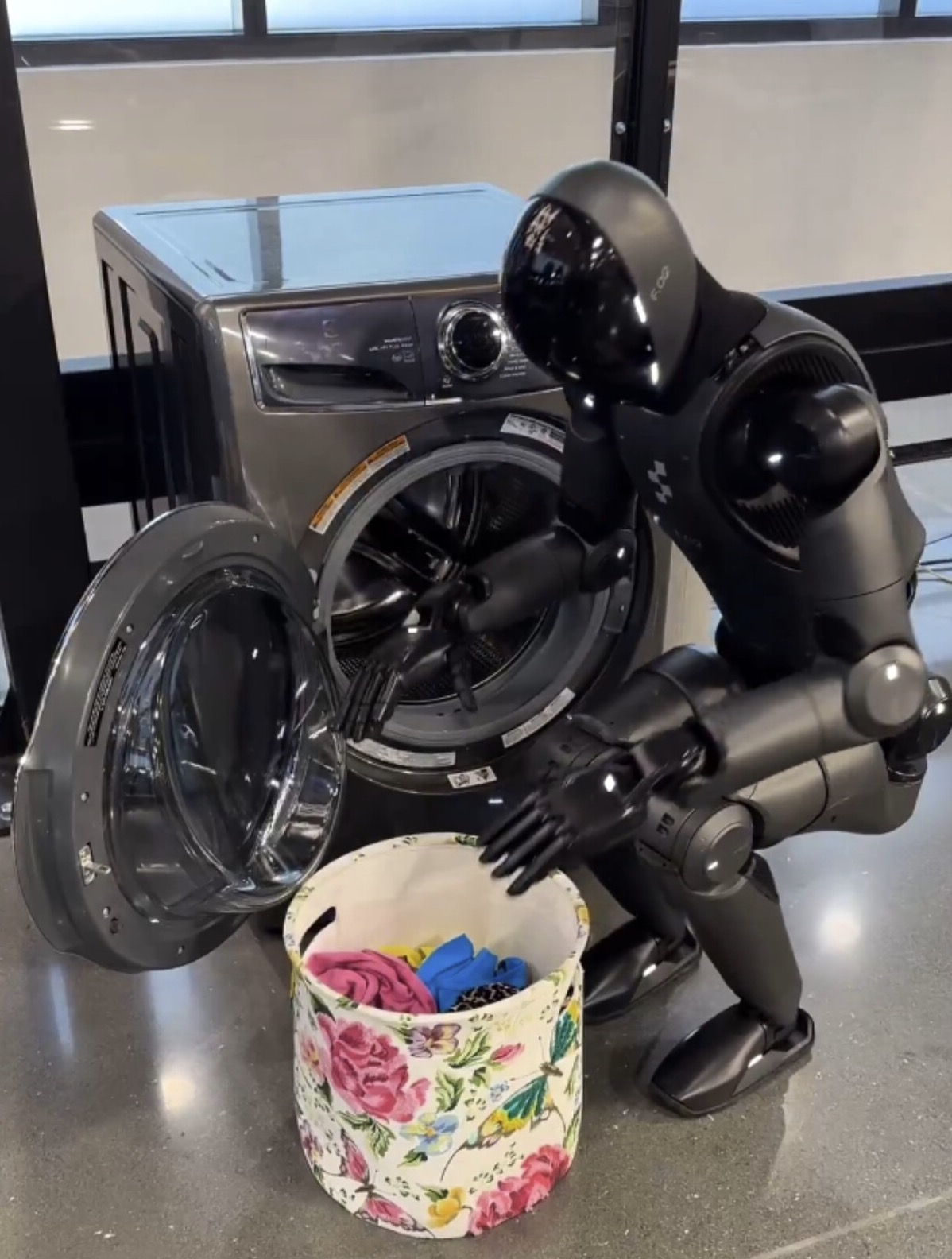 Robot Mỹ được khen hết lời vì biết gấp quần áo - Ảnh 4