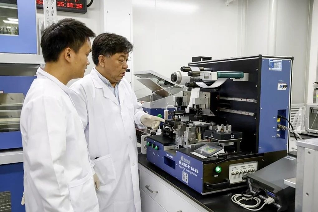 Trung Quốc qua mặt thế giới, tìm ra cách làm "siêu pin": Xe điện giờ đi xa hơn 1.000km, vượt cả xe xăng? - Ảnh 1