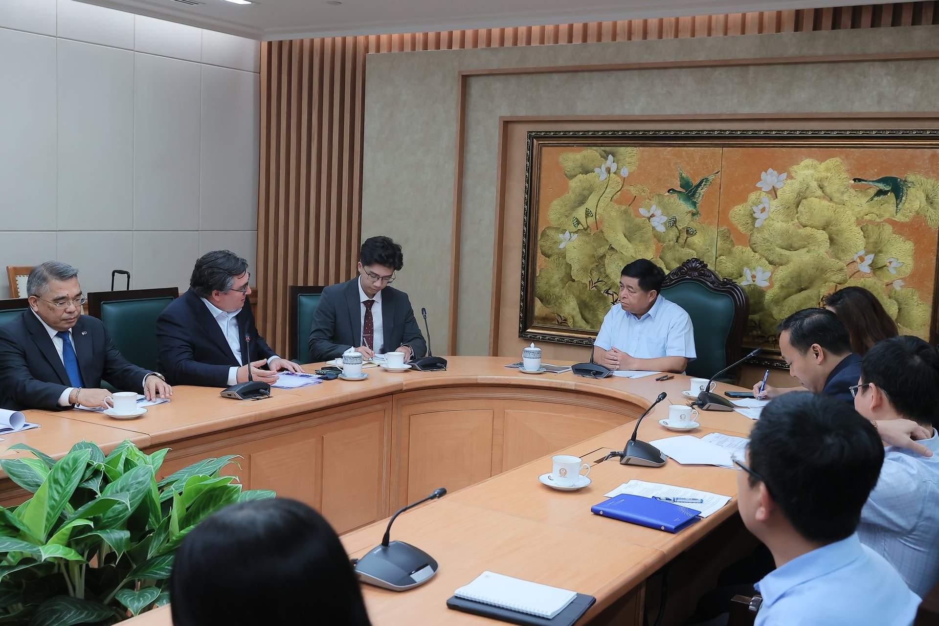 Tập đoàn gần 40 năm ở Philippines muốn đầu tư vào ngành trụ cột của kinh tế Việt Nam - Ảnh 2