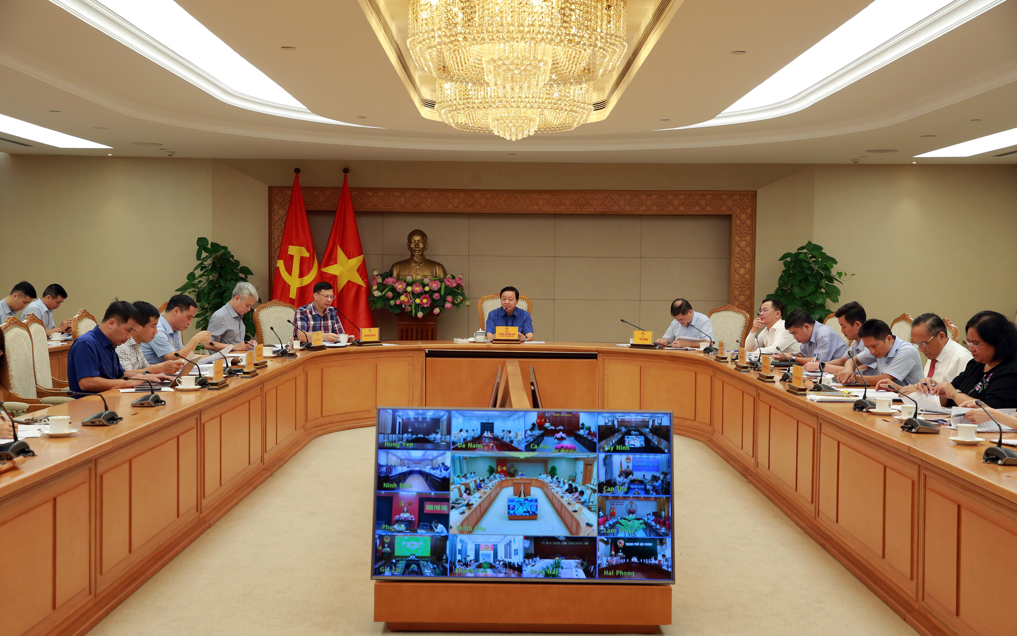 Chiều nay, Chính phủ sẽ gặp lãnh đạo Bộ Công an, Bộ Xây dựng, Bộ Tài chính… và loạt địa phương để họp bàn một nội dung quan trọng liên quan đến đất đai - Ảnh 1