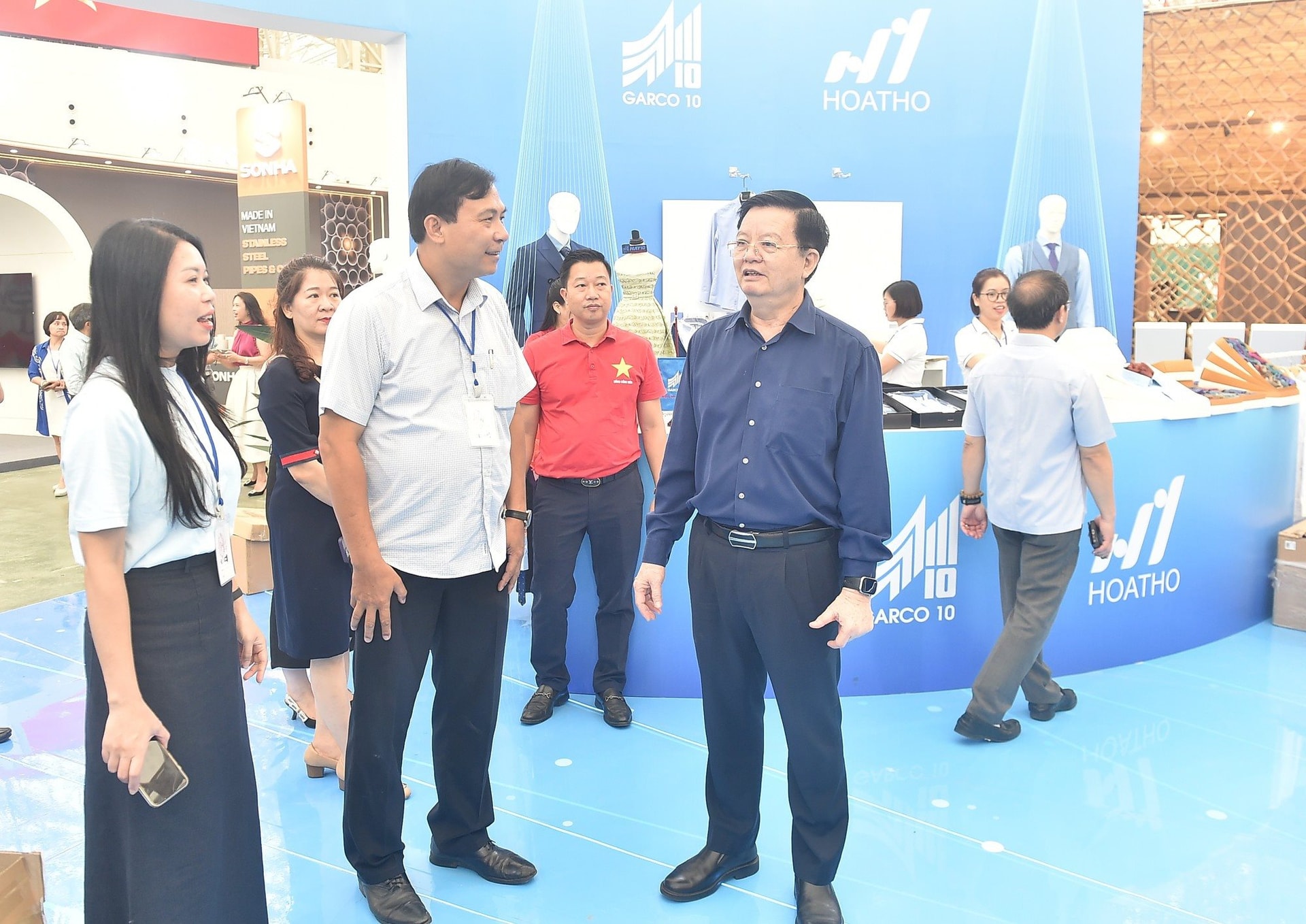 Chỉ 2 ngày nữa, Việt Nam chứng kiến một sự kiện chưa có tiền lệ, hơn 100 DN tham gia, có cả xe chống đạn - Ảnh 2