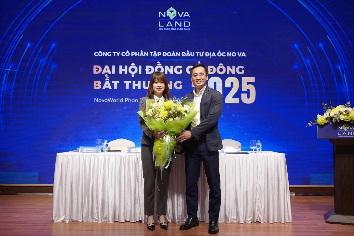 ĐHĐCĐ bất thường Novaland: Chốt phát hành hơn 320 triệu cổ phiếu hoán đổi nợ, giá 15.746 đồng/cp và 40.000 đồng/cp - Ảnh 2