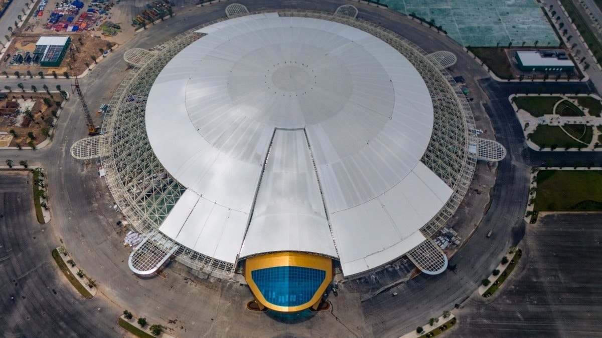 1.000 công nhân Việt Nam thần tốc dựng mái vòm thép 24.000 tấn lớn nhất hành tinh trong 5 tháng: Doanh nghiệp nào đứng sau? - Ảnh 1