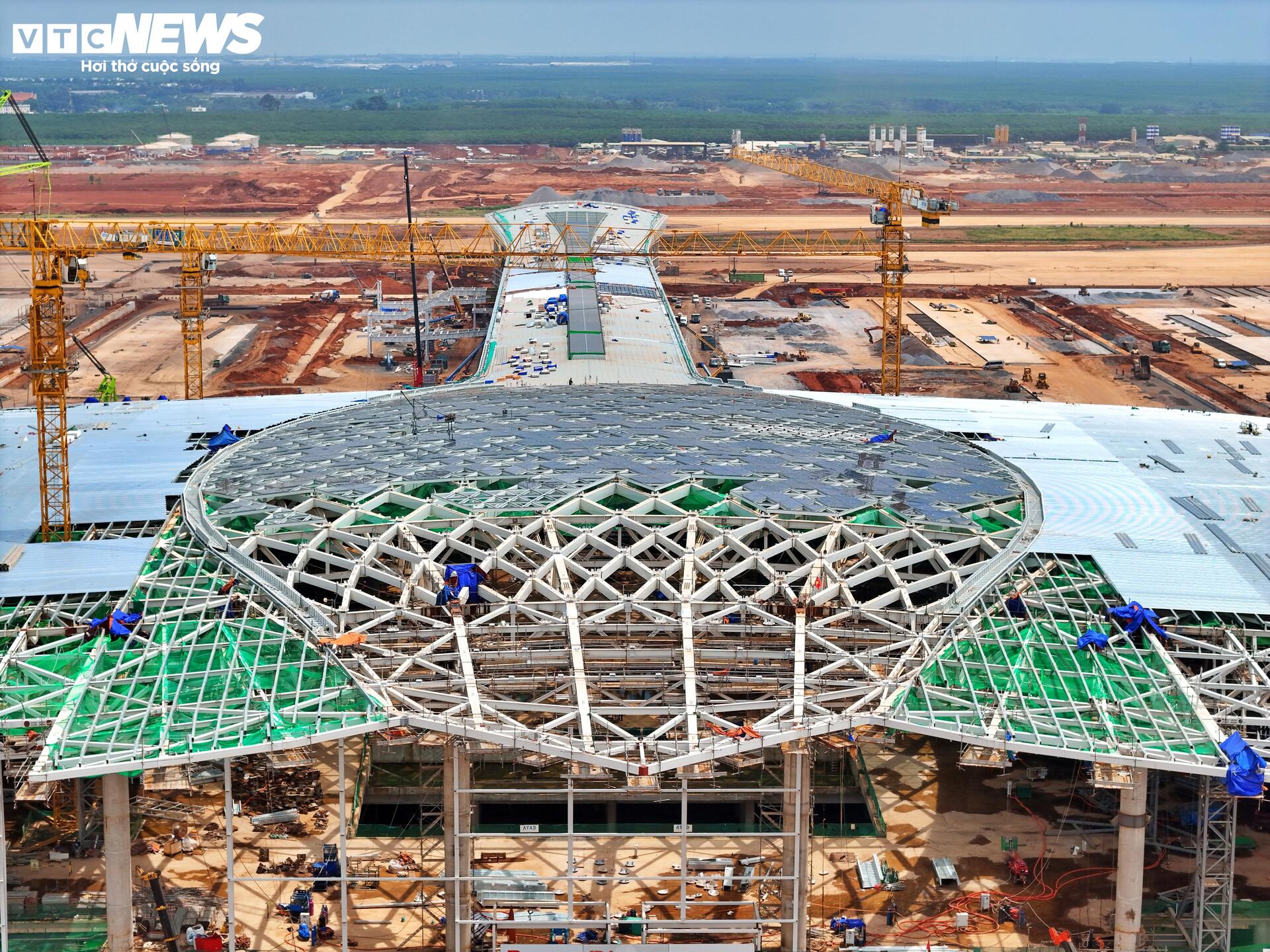 'Trái tim' sân bay Long Thành tăng tốc về đích bất chấp nắng mưa thất thường - Ảnh 6