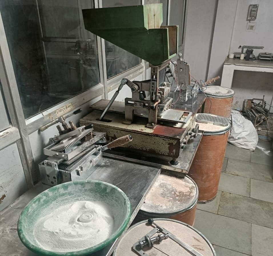 Điều tra suốt 2 tháng, triệt phá đường dây sản xuất thuốc giả, thu giữ gần 200 kg thuốc nhái Panadol, Johnson & Johnson, GSK… - Ảnh 2